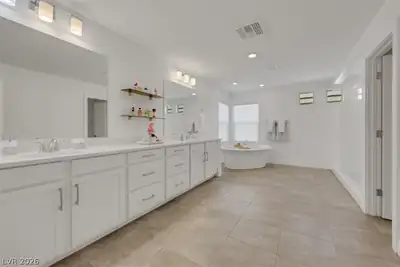 7320 Grace Estate Avenue Primary Bathroom
