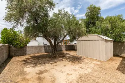 3579 Isle Royale Drive, Las Vegas, NV 89122 Yard