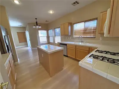 10946 PORTO FOXI Street Kitchen