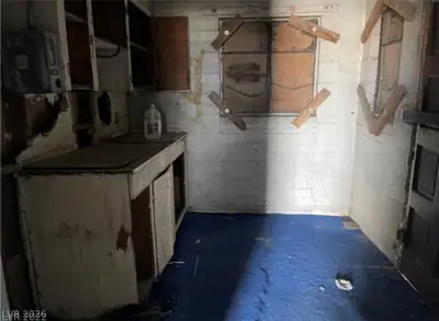 720 West Wilson Avenue Kitchen