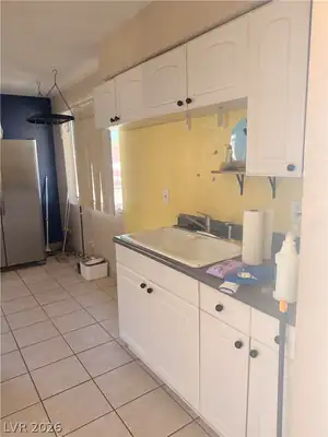 301 Lakeview Drive Kitchen
