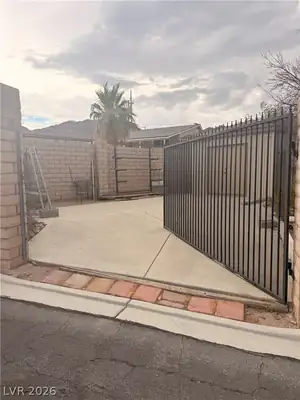 301 Lakeview Drive Parking