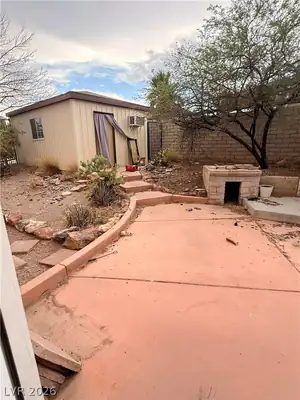 301 Lakeview Drive Yard