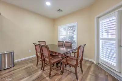 10450 Gold Shadow Avenue Dining Area