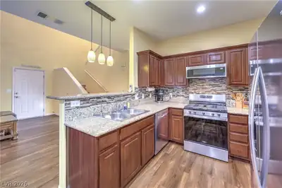 10450 Gold Shadow Avenue Kitchen