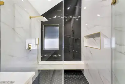 4708 Obannon Drive D Primary Bathroom