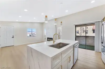 4708 Obannon Drive D Kitchen
