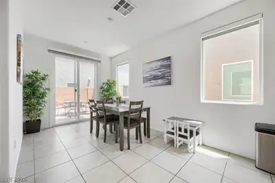 6178 Yuzu Place Dining Area