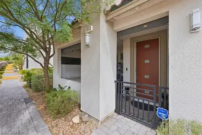 11513 Cedar Shore Avenue Entry