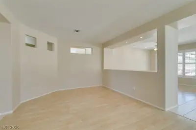 431 VINEWOOD Court Living Room