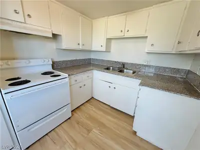 537 Kolson Circle D Kitchen