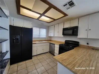 6801 High Bluff Way Kitchen