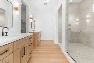 5615 Grizzly Summit Drive Primary Bathroom