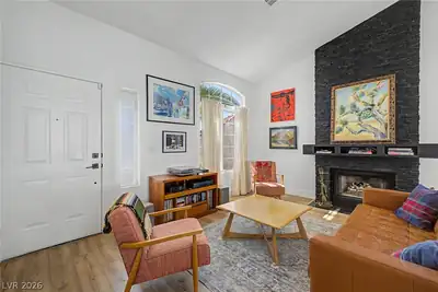 679 Scenic Tierra Lane Living Room