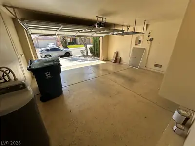 10404 Horseback Ridge Avenue Garage