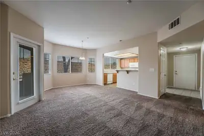 833 ASPEN PEAK Loop 1115 Living Room