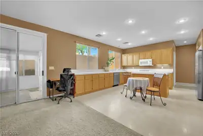 212 Belle Isle Court, Henderson, NV 89012 Kitchen