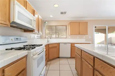 884 Sweeping Vine Avenue Kitchen