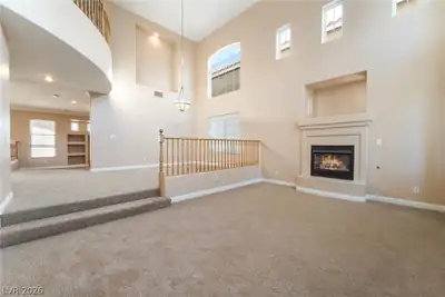 884 Sweeping Vine Avenue Living Room