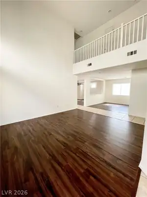 9572 Meridian Park Avenue Living Room