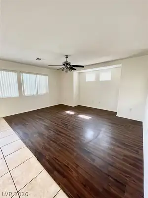 9572 Meridian Park Avenue Living Room