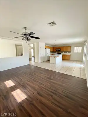 9572 Meridian Park Avenue Living Room