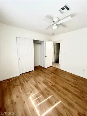 9572 Meridian Park Avenue Bedroom