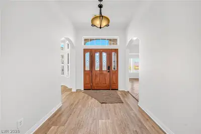 1371 East Elderberry Street Entrance Foyer