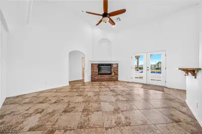 1371 East Elderberry Street Living Room