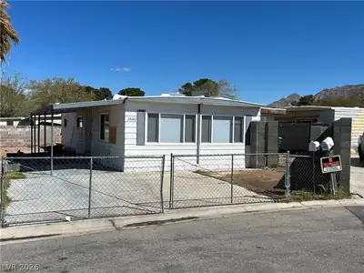 2860 Green Tree Avenue, Las Vegas