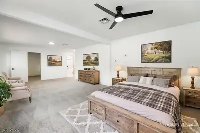 706 North Hollywood Boulevard Bedroom
