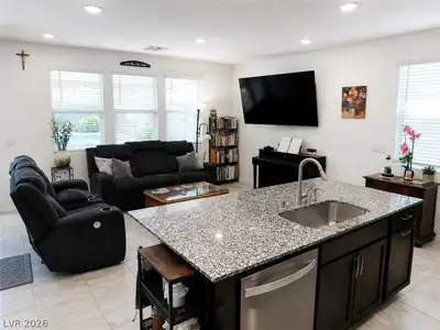 7014 Wildhorse Creek Street Living Room