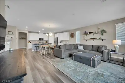 10807 Searchers Avenue Living Room