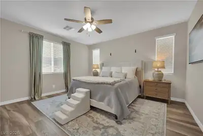 10807 Searchers Avenue Bedroom