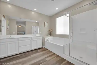 10807 Searchers Avenue Primary Bathroom