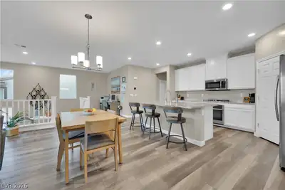 10807 Searchers Avenue Kitchen