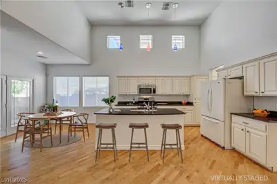 1133 Denman Valley Street Kitchen