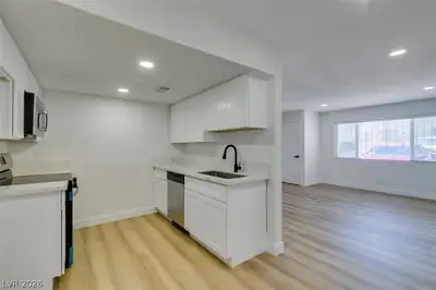 3811 Daisy Street 35 Kitchen