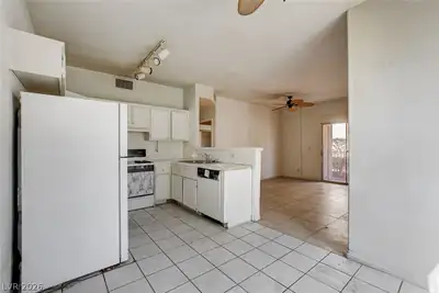 2110 Los Feliz Street 1023 Kitchen