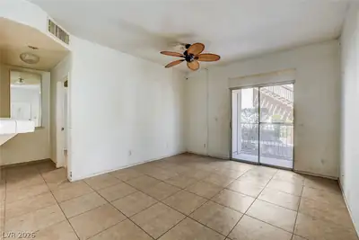 2110 Los Feliz Street 1023 Living Room