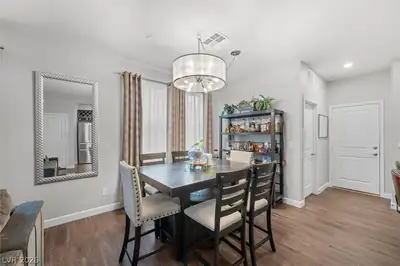 2871 Starling Summit Street Dining Area