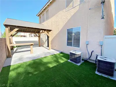 5281 Valencia Crest Avenue Yard