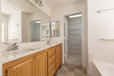 4153 Buteo Lane Primary Bathroom