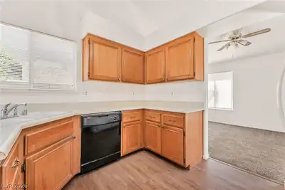 4904 Spring Falls Way Kitchen