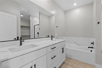 4437 Pioche Avenue Primary Bathroom