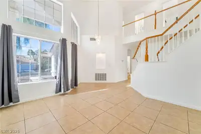 1354 Silver Knoll Avenue Entrance Foyer