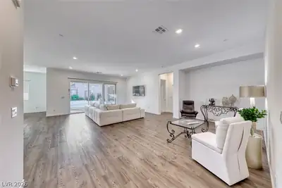 141 Juliette Pointe Lane Living Room