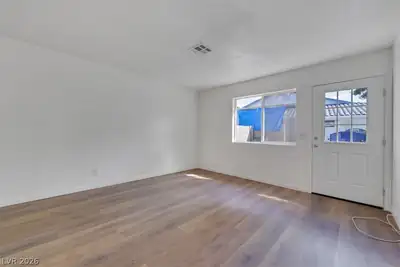 2137 Petersham Court C Living Room