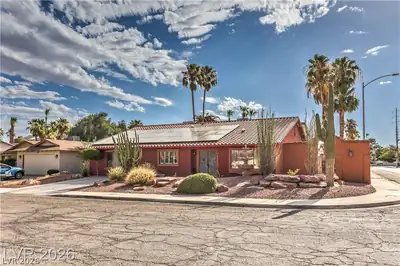 4411 Paseo El Rio Drive Front of Structure