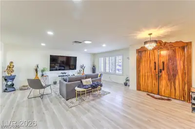 4411 Paseo El Rio Drive Living Room